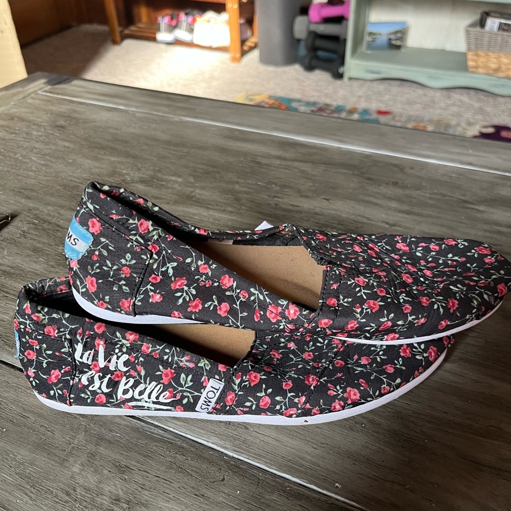 Black toms
